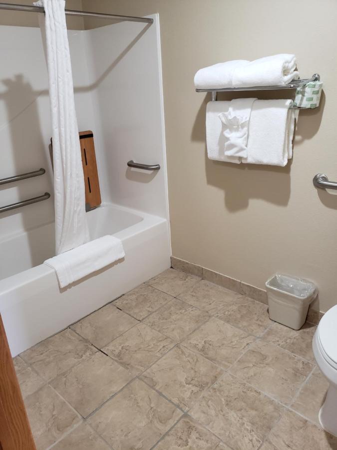 Cobblestone Inn & Suites - Lake View エクステリア 写真