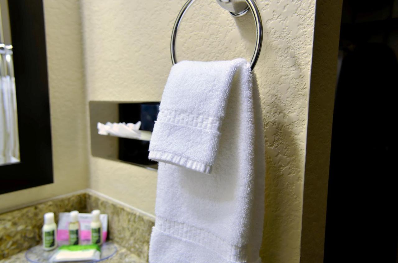Cobblestone Inn & Suites - Lake View エクステリア 写真