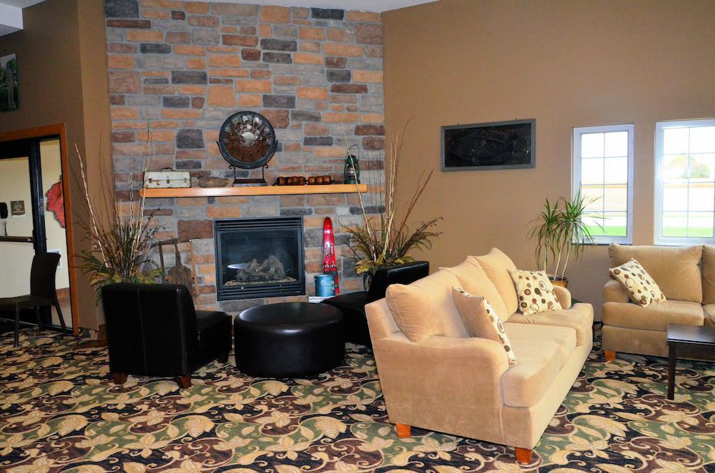 Cobblestone Inn & Suites - Lake View エクステリア 写真