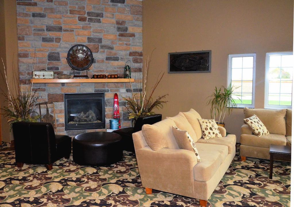 Cobblestone Inn & Suites - Lake View エクステリア 写真