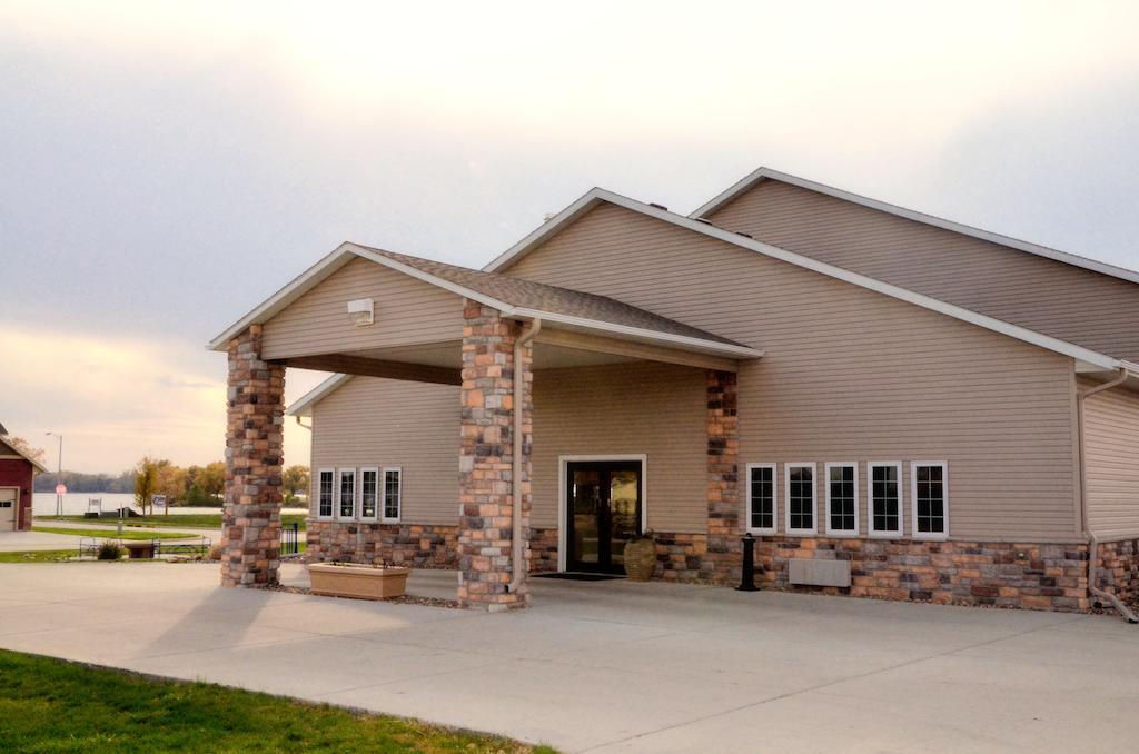 Cobblestone Inn & Suites - Lake View エクステリア 写真