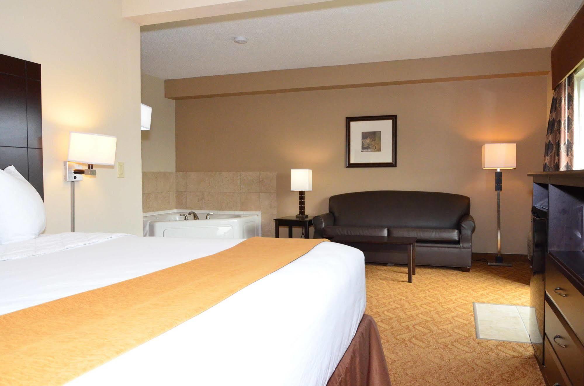 Cobblestone Inn & Suites - Lake View エクステリア 写真