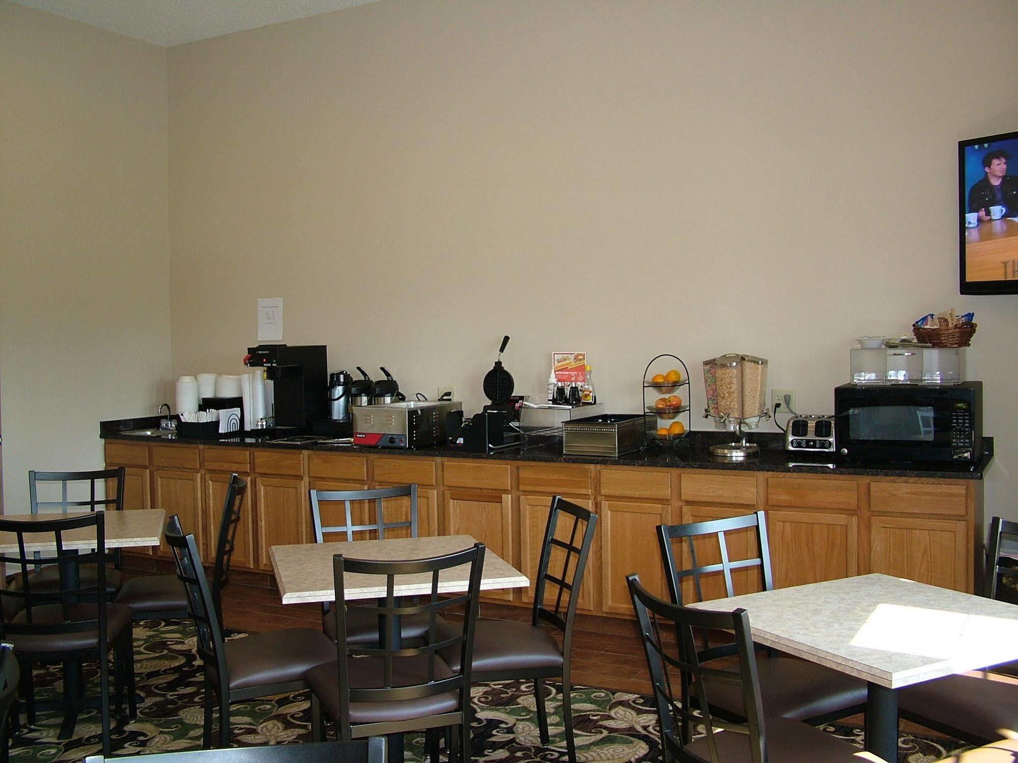 Cobblestone Inn & Suites - Lake View エクステリア 写真
